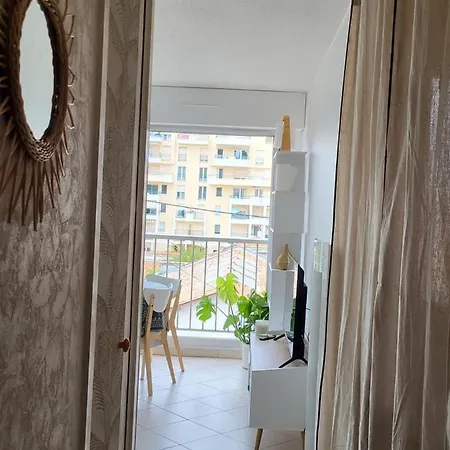아파트 Au Bord De L'eau Rend La Vie A *
