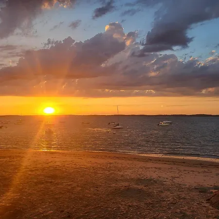 Au Bord De L'eau Rend La Vie A Apartman